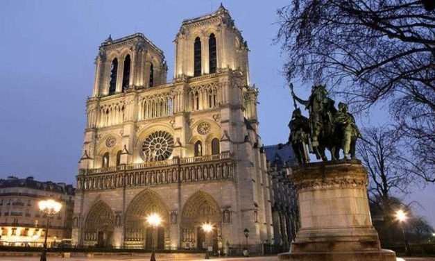 Por altos niveles de plomo cierran plaza de Notre Dame