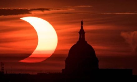 Así se ve en el hemisferio norte el ‘anillo de fuego’ del eclipse solar
