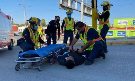 Menor de edad cae de motocicleta a exceso de velocidad en Saltillo