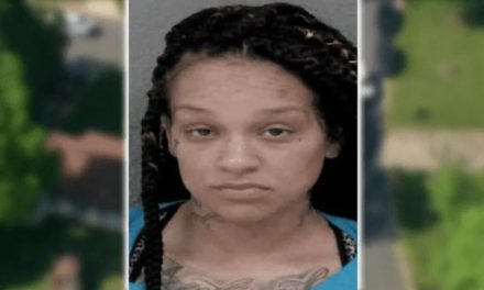 VIDEO. Mujer asesina a su hijita y la entierra en el patio de su casa en Estados Unidos