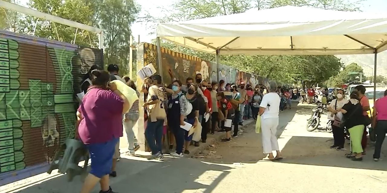 Denuncian desorganización en proceso de vacunación en Torreón