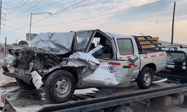 Chocan de frente contra camión y quedan gravemente heridos en Ramos Arizpe