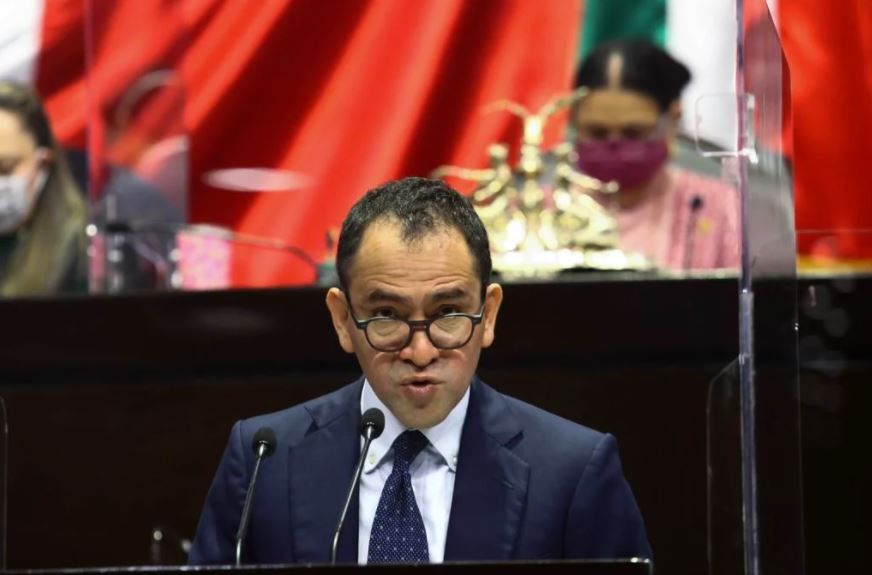 Herrera deja Hacienda; AMLO lo propone para gobernador de Banxico