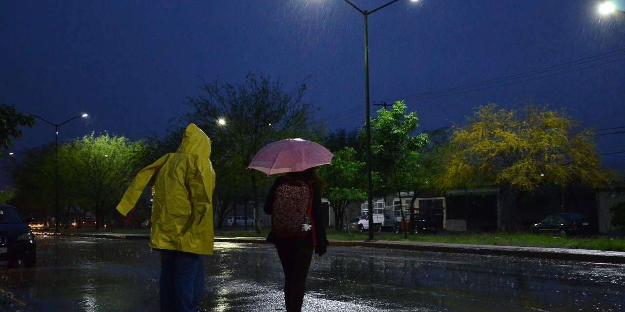Despierta Saltillo con intensas lluvias y tormenta eléctrica
