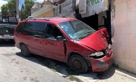 Hombre se queda sin frenos y se arroja de camioneta en movimiento en Saltillo