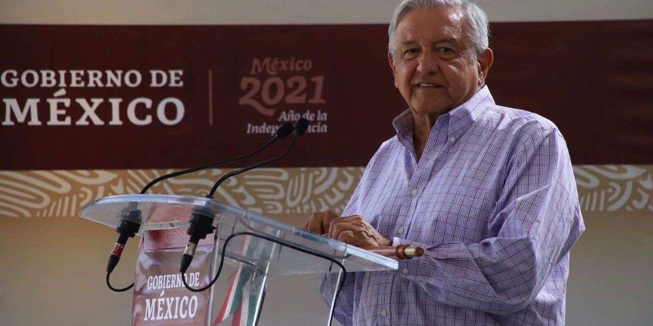 Interrumpen mensaje de AMLO; denuncian falta de pagos de Transístmico