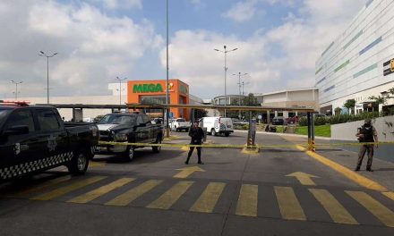Asalto desata balacera en centro comercial de Guadalajara
