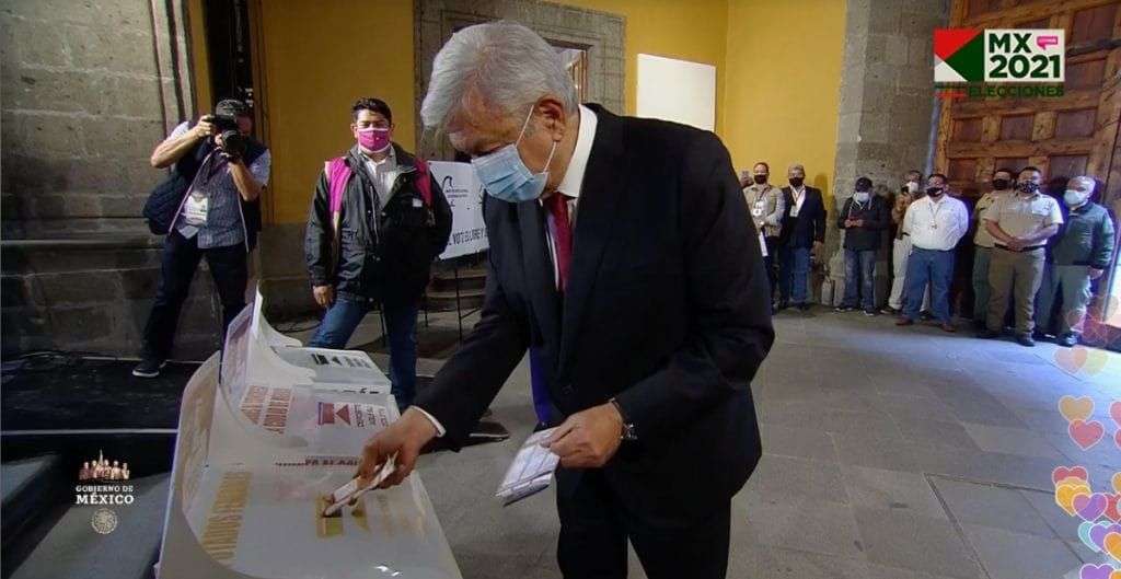 AMLO emite su voto