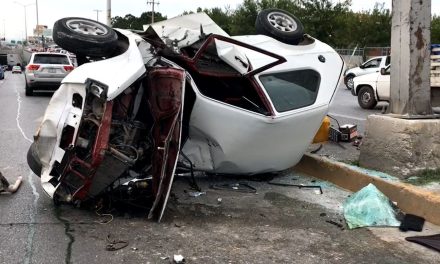 La libra de milagro, queda atrapado al chocar
