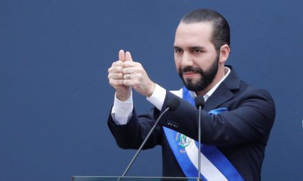 El salvador es el primer país en aprobar el bitcoin como moneda de uso legal.