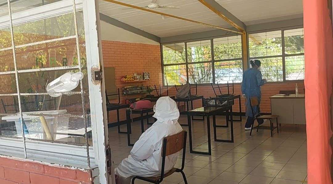 Se aplica protocolo establecido en escuela de Parras ante caso de Covid-19