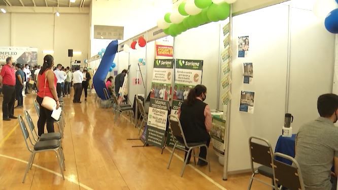 Ofertan 800 vacantes en feria del empleo
