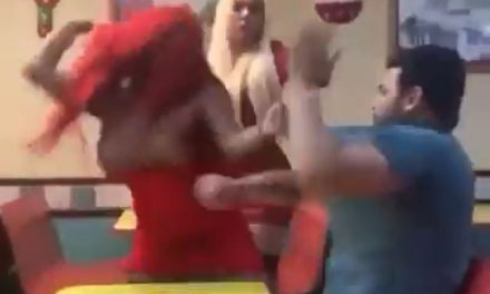 VIDEO: ‘¡A mí me respetas!’; Ve como le fue a estos ‘onvres’ contra dos chicas trans