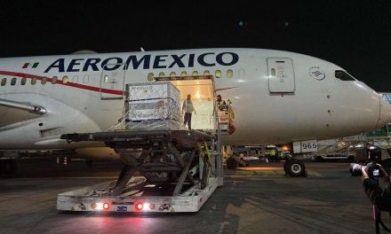 Llegan a México un millón 221 mil dosis de vacunas AstraZeneca