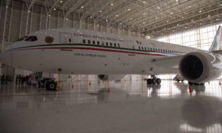 Lleva equipo deportivo a Tokio el avión presidencial