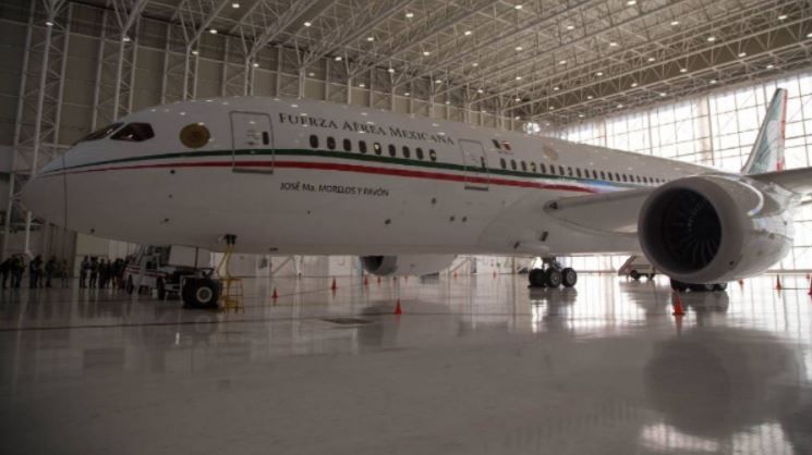 Lleva equipo deportivo a Tokio el avión presidencial