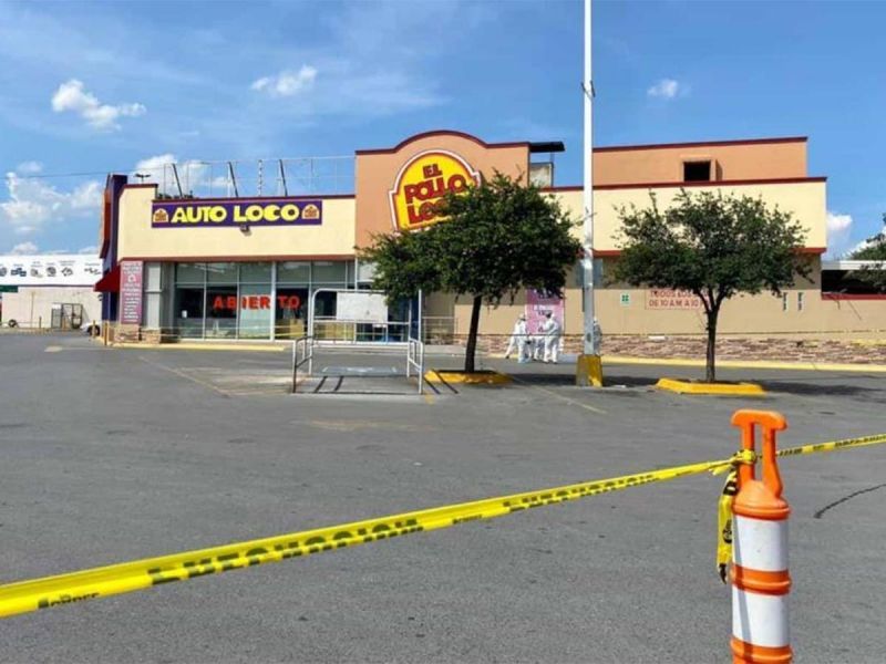 Asesinan a balazos a hombre dentro de restaurante ‘El Pollo Loco’