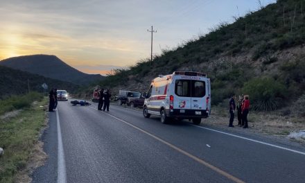 Mueren dos motociclistas en carretera antigua Monclova