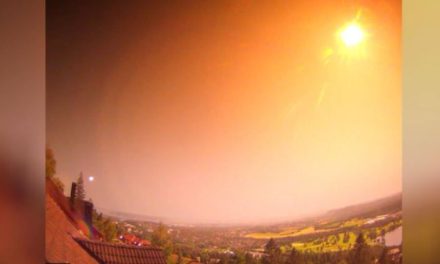 Meteoro inusualmente grande ilumina la noche en Noruega