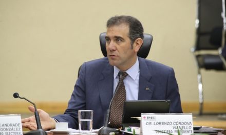 Lorenzo Córdova pide que no confundan a los ciudadanos sobre la consulta popular