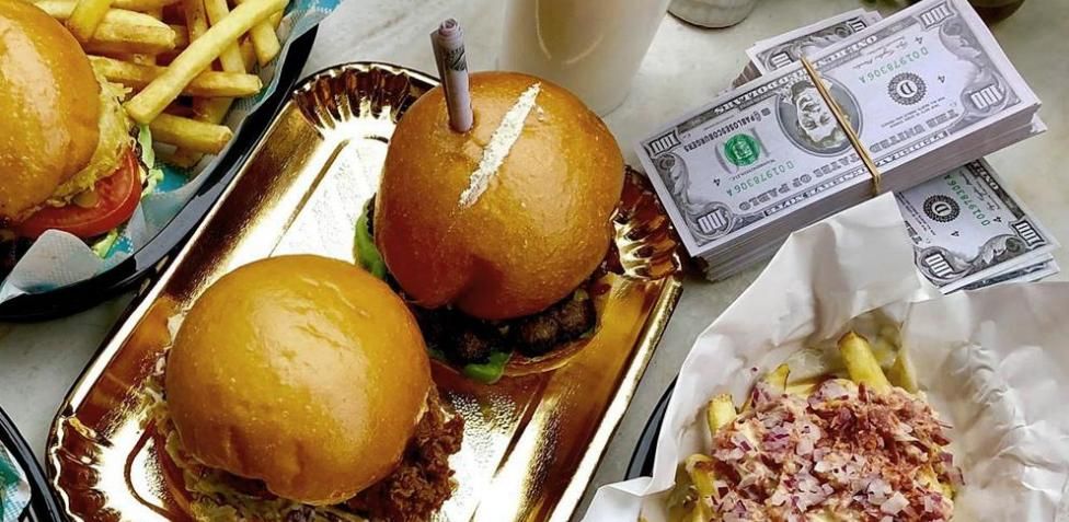 Intenta ingresar hamburguesa con droga a estación de policía