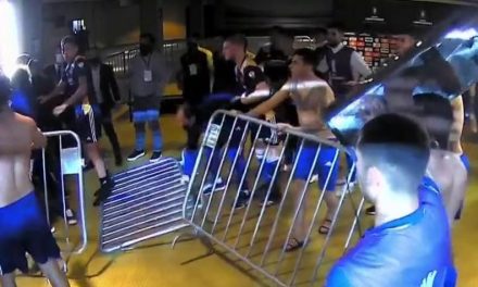 Jugadores de Boca Juniors pelean contra la policía de Brasil tras quedar eliminados y terminan en la comisaría