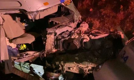 Destroza tráiler a exceso de velocidad en Saltillo