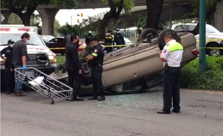 VIDEO. Conductor de Uber muere tras volcar en CDMX