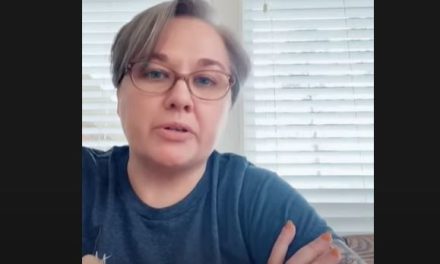 ‘La virginidad no existe’ madre explica a sus hijas y las redes explotan