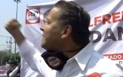 ¿Te sobran mil pesos? Podrías recibir una mentada de madre de Alfredo Adame