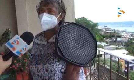 No es Magneto… a mujer en México se le pega hasta el comal en el brazo tras vacuna contra el Covid