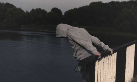 Se corta las venas porque su papá no quiso pagar el internet en Piedras Negras