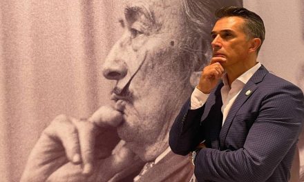 Saxofonista atacada con ácido llama ‘oportunista’ a Sergio Mayer