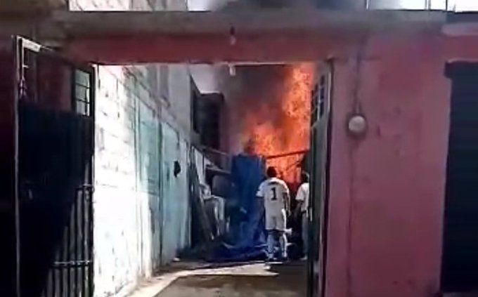 Se incendia taller de pañales en Ecatepec