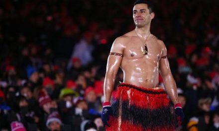 El abanderado aceitoso de Tonga lo vuelve a hacer en los Juegos Olímpicos