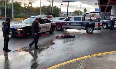 VIDEO. Hombre se arroja de puente vehicular en Saltillo