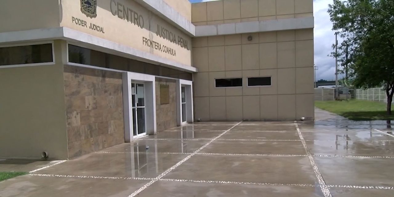 Intenta matar a su propia madre en Frontera