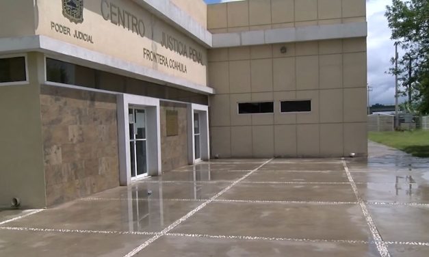 Intenta matar a su propia madre en Frontera