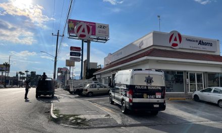 Asalta farmacia a mano armada en Saltillo