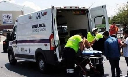 Mujer atropella a 6 personas y manda a niño al hospital… admite que no sabe manejar