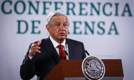 AMLO aconseja a petroleros involucrados con huachicol «que se porten bien»