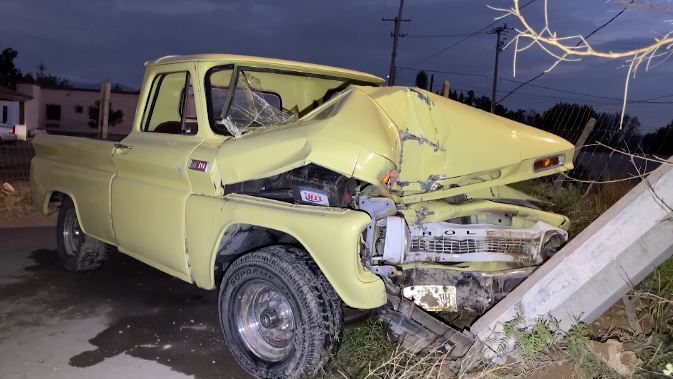 Destruye su camioneta antigua
