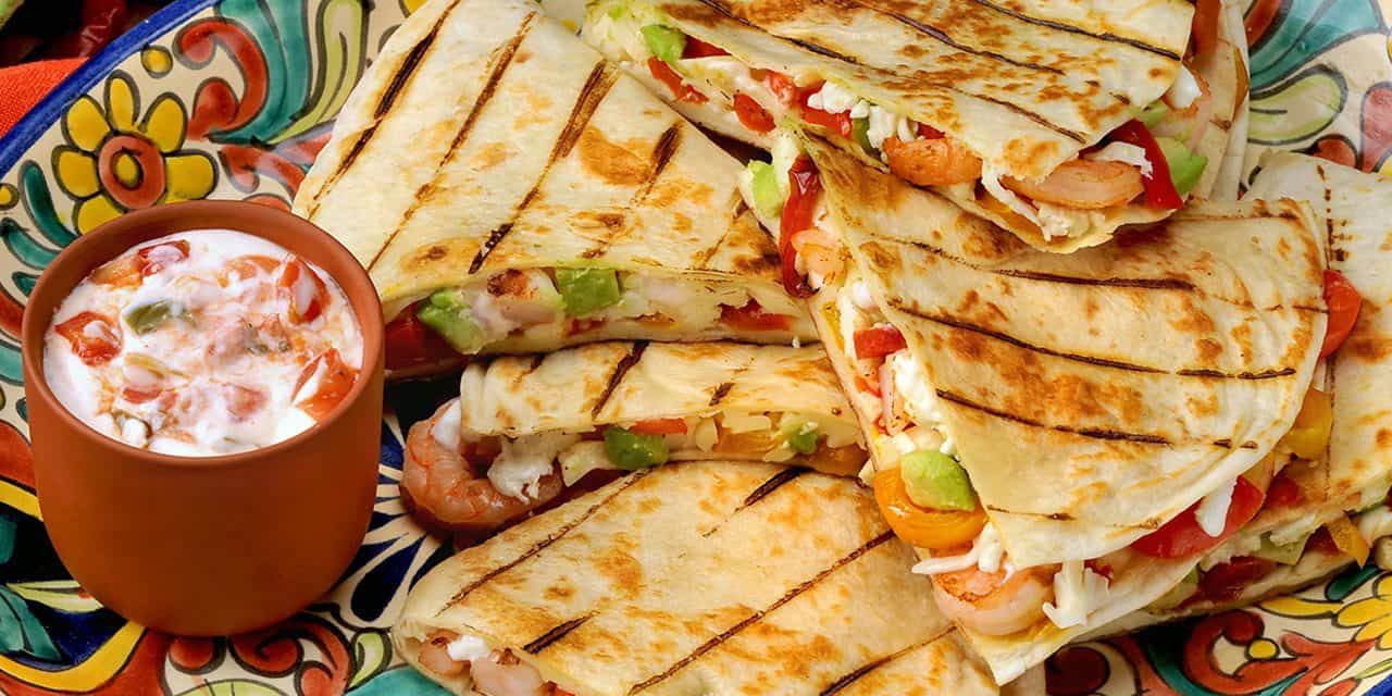 (VIDEO) Debate de quesadillas traspasa fronteras