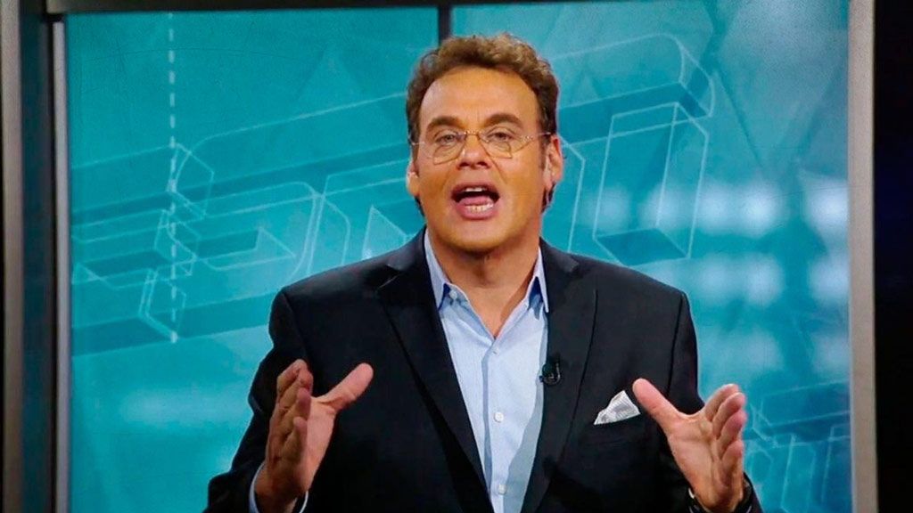 ‘Los uniformes son simple tela’; David Faitelson sale en defensa de jugadoras de softbol