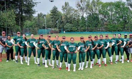 No cabía el uniforme en la maleta… Pero el equipo de Softbol se llevó las colchas y las almohadas
