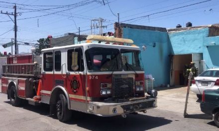 Bomberos acuden a vivienda tras reporte de explosión en Saltillo