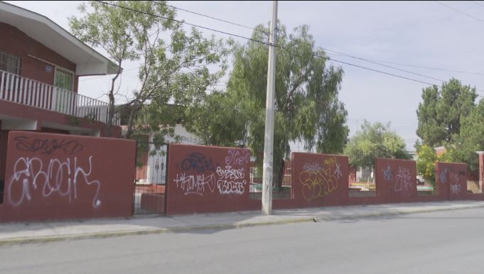 Llenan de grafitis primaria de Ramos Arizpe