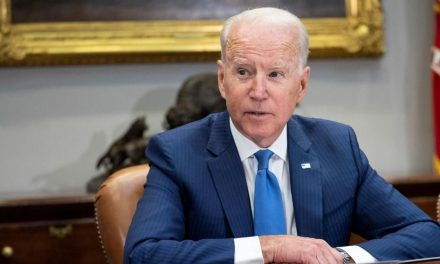 Redes sociales ‘están matando gente’ con desinformación ante COVID: Biden