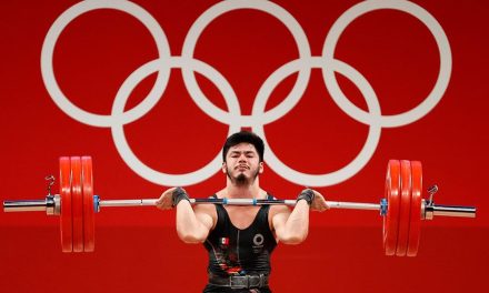 México queda fuera de medallas en Halterofilia