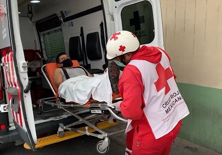 Le explota neumático y termina lesionado en Arteaga